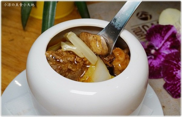 今咖啡Jingcoffee:台中東區』今咖啡║隱藏巷弄老宅新風貌,LOFT風格咖啡館,手作功夫菜東坡肉、煲湯顛覆傳統,驚艷登場!