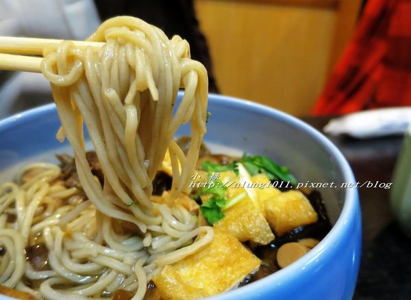 榮茶屋(栄茶屋   本店)：多摩高尾山麓季節限定!!     /榮茶屋そば