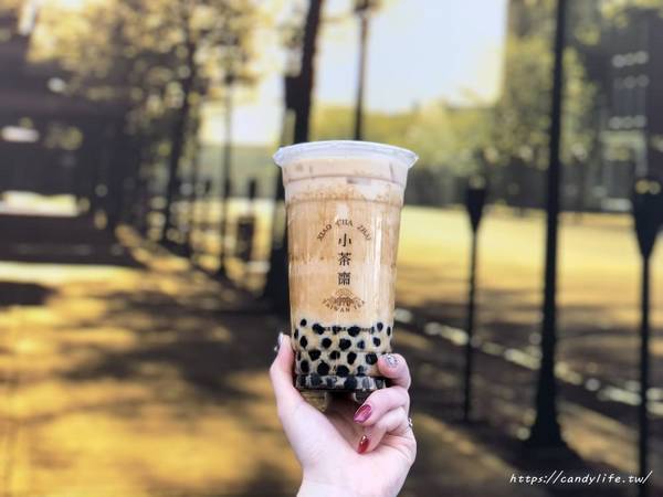 小茶齋:台中美食│小茶齋上石店〃逢甲商圈排隊美食!岩漿珍珠鮮奶好喝不死甜,許多網友大力推薦~