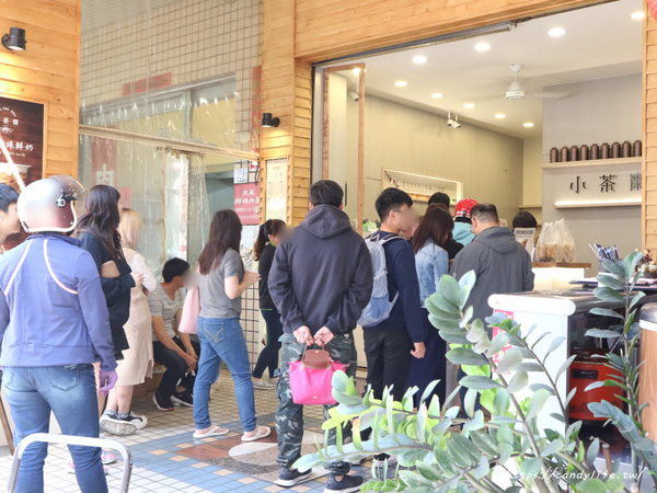 小茶齋:台中美食│小茶齋上石店〃逢甲商圈排隊美食!岩漿珍珠鮮奶好喝不死甜,許多網友大力推薦~