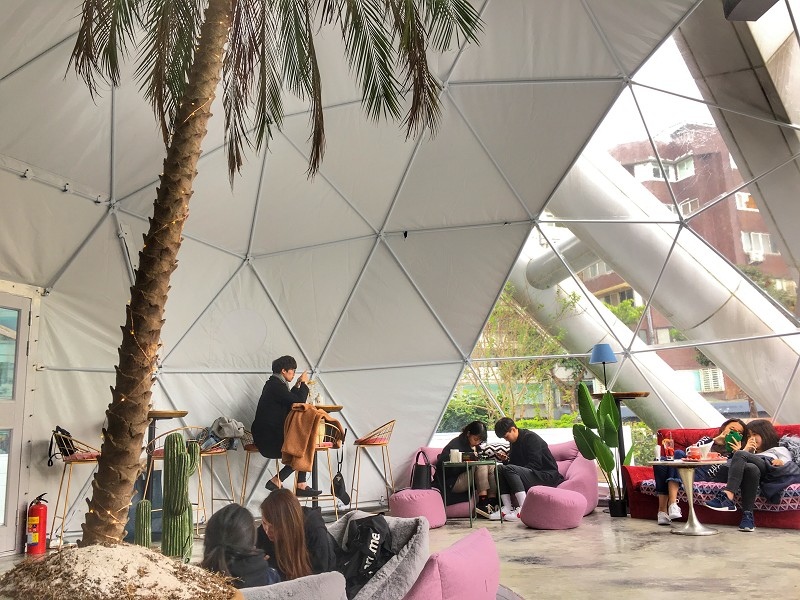 【台北｜國父紀念館站】爛醉咖啡 Drunk cafe＿隱藏版粉色系紅絲絨牛奶＿帶你秒出國不想回來的咖啡廳