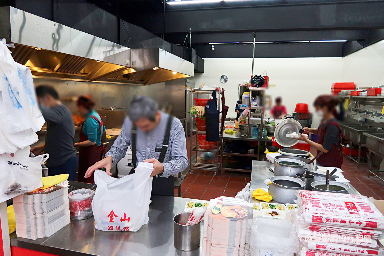 新竹便當店推薦｜金山雞腿飯，好吃的雞腿飯和巨無霸雞排飯