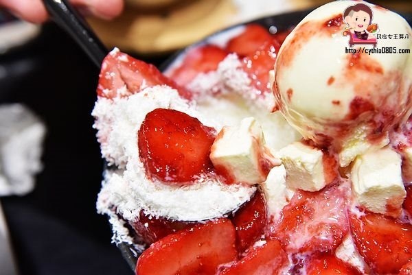 新北市林口-那間賣冰的咖啡店-超浮誇草莓雪冰好吸睛,IG上的超人氣打卡店 @民宿女王芽月-美食.旅遊.全台趴趴走