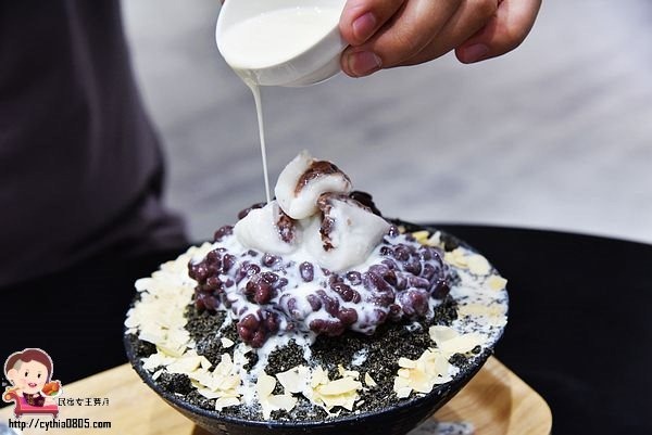 新北市林口-那間賣冰的咖啡店-超浮誇草莓雪冰好吸睛,IG上的超人氣打卡店 @民宿女王芽月-美食.旅遊.全台趴趴走