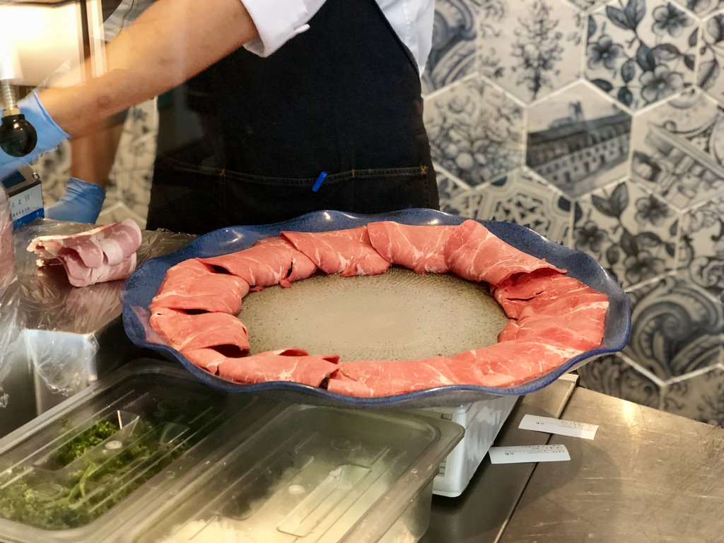 [台北中山] 饕客愛的王品青花驕麻辣鍋 / 台北捷運中山站美食／麻辣火鍋／宵夜／下午茶／青花椒