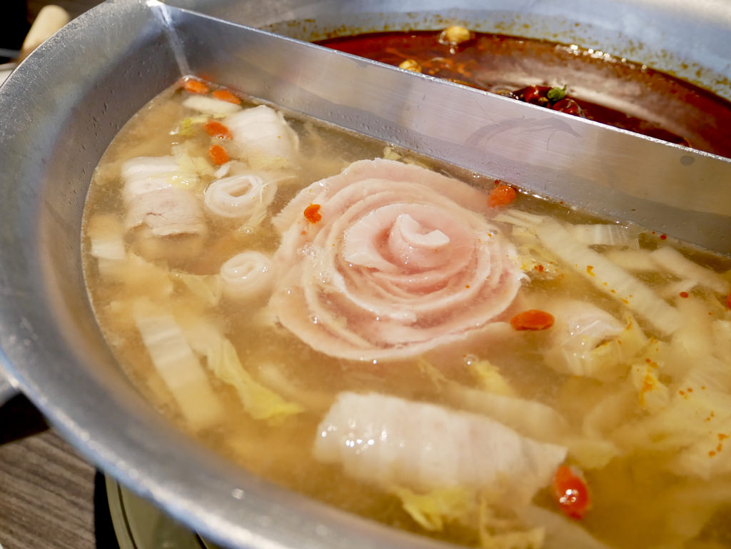 [台北中山] 饕客愛的王品青花驕麻辣鍋 / 台北捷運中山站美食／麻辣火鍋／宵夜／下午茶／青花椒