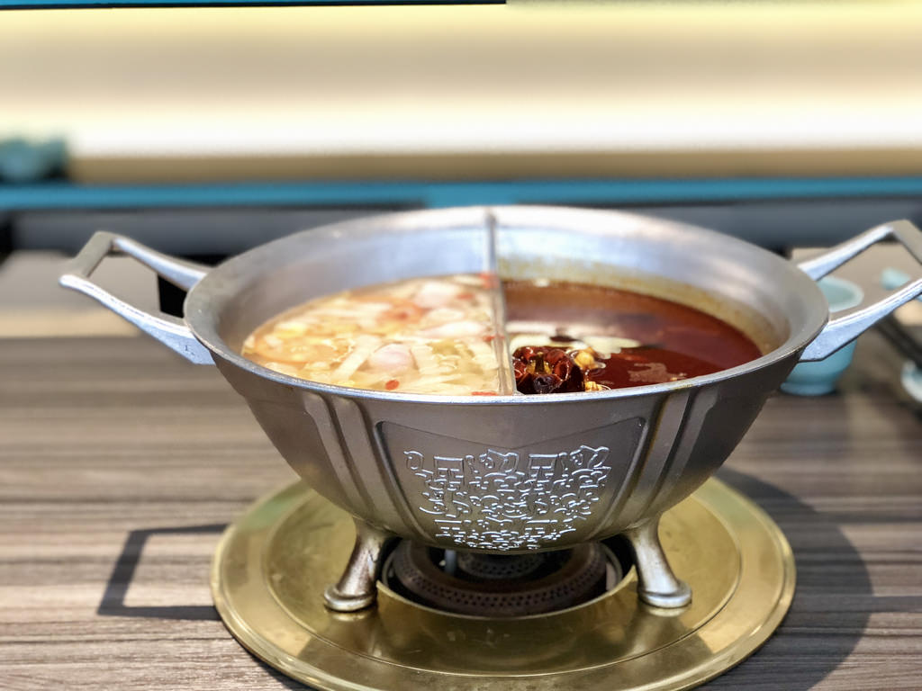 [台北中山] 饕客愛的王品青花驕麻辣鍋 / 台北捷運中山站美食／麻辣火鍋／宵夜／下午茶／青花椒