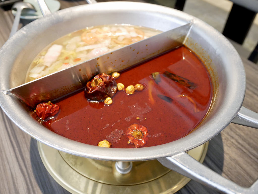 [台北中山] 饕客愛的王品青花驕麻辣鍋 / 台北捷運中山站美食／麻辣火鍋／宵夜／下午茶／青花椒