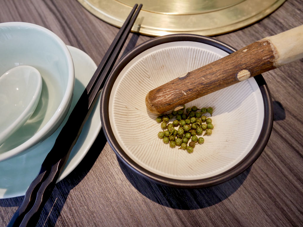 [台北中山] 饕客愛的王品青花驕麻辣鍋 / 台北捷運中山站美食／麻辣火鍋／宵夜／下午茶／青花椒