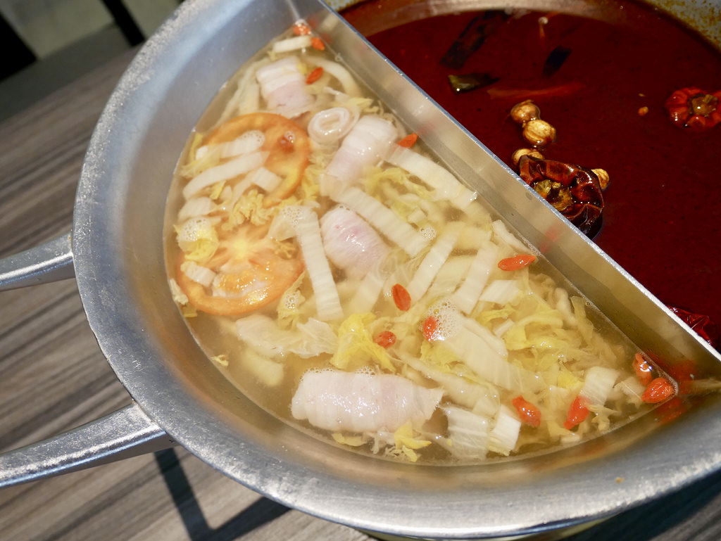 [台北中山] 饕客愛的王品青花驕麻辣鍋 / 台北捷運中山站美食／麻辣火鍋／宵夜／下午茶／青花椒