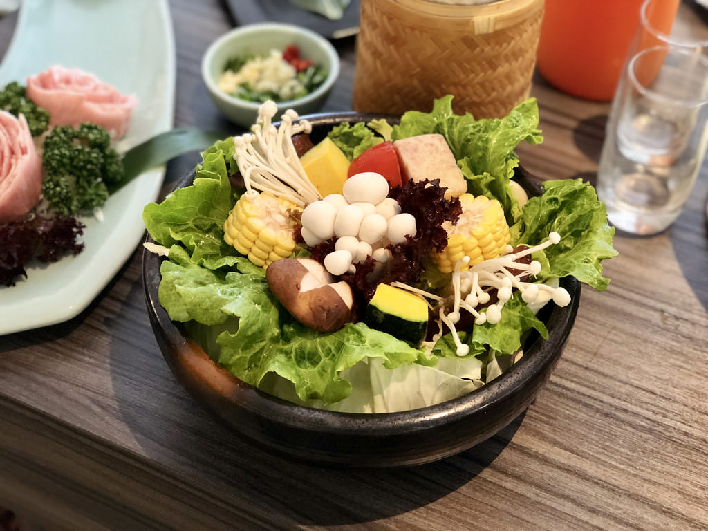 [台北中山] 饕客愛的王品青花驕麻辣鍋 / 台北捷運中山站美食／麻辣火鍋／宵夜／下午茶／青花椒
