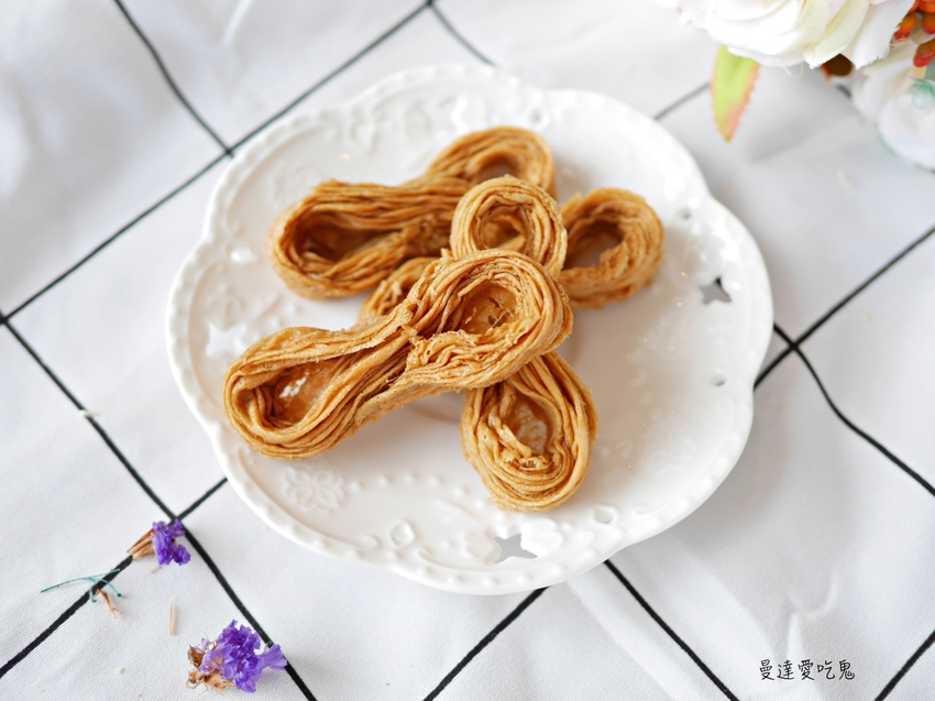 【彌月】六月初一8結蛋捲。越吃越涮嘴的幸福好滋味！8結聯名咖啡彌月禮盒｜台中美食 - 曼達愛吃鬼