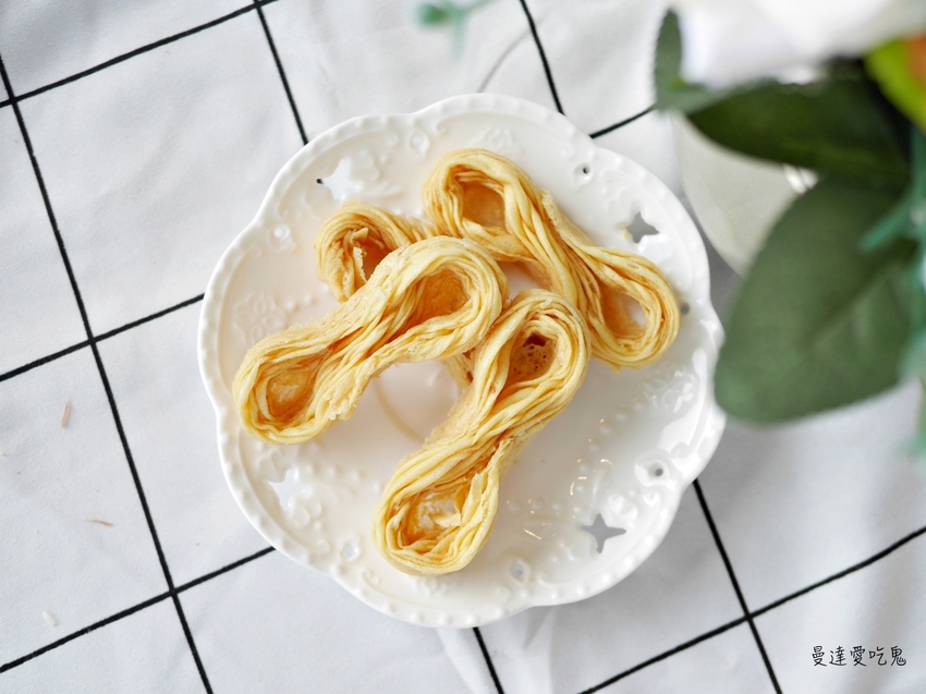 【彌月】六月初一8結蛋捲。越吃越涮嘴的幸福好滋味！8結聯名咖啡彌月禮盒｜台中美食 - 曼達愛吃鬼