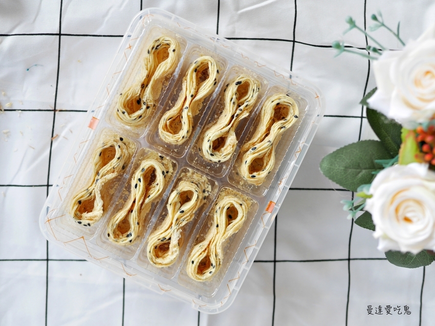 【彌月】六月初一8結蛋捲。越吃越涮嘴的幸福好滋味！8結聯名咖啡彌月禮盒｜台中美食 - 曼達愛吃鬼