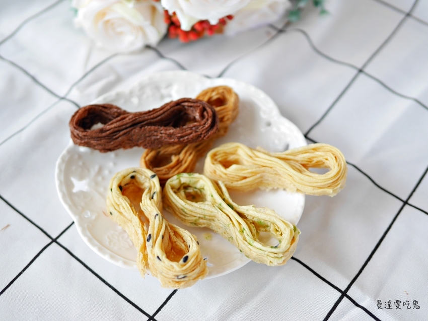 【彌月】六月初一8結蛋捲。越吃越涮嘴的幸福好滋味！8結聯名咖啡彌月禮盒｜台中美食 - 曼達愛吃鬼
