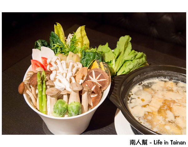 桂田蔬食：【台南美食】蔬食不等於素食｜單點.鍋物套餐｜健康飲食也可以很美味｜蔬食料理~桂田蔬食
