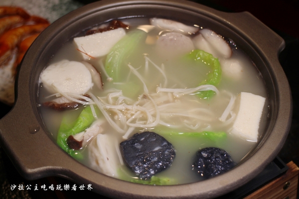 六葉燒烤主題炙燒牛排：三重燒烤吃到飽『六葉燒烤主題炙燒牛排』戰斧豬排也能吃到飽/高CP值