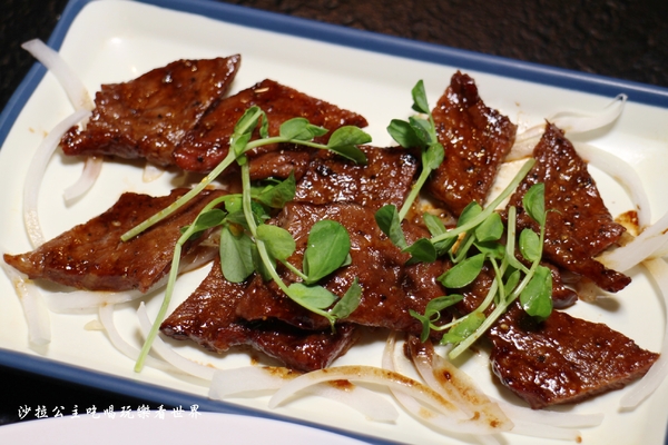 六葉燒烤主題炙燒牛排：三重燒烤吃到飽『六葉燒烤主題炙燒牛排』戰斧豬排也能吃到飽/高CP值