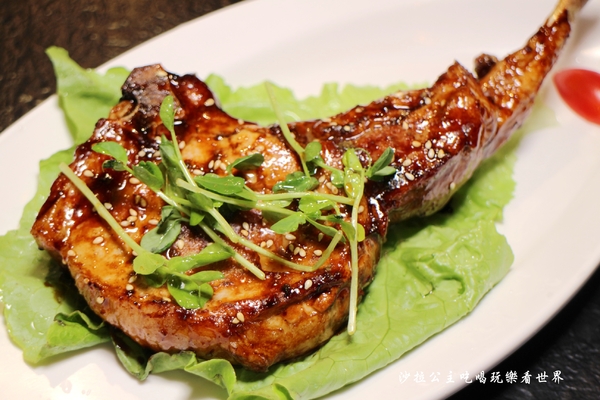 六葉燒烤主題炙燒牛排：三重燒烤吃到飽『六葉燒烤主題炙燒牛排』戰斧豬排也能吃到飽/高CP值