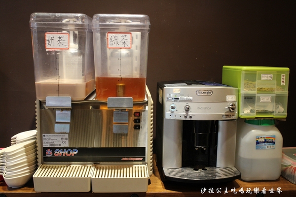 六葉燒烤主題炙燒牛排：三重燒烤吃到飽『六葉燒烤主題炙燒牛排』戰斧豬排也能吃到飽/高CP值