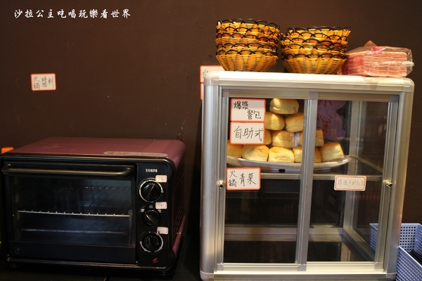 六葉燒烤主題炙燒牛排：三重燒烤吃到飽『六葉燒烤主題炙燒牛排』戰斧豬排也能吃到飽/高CP值