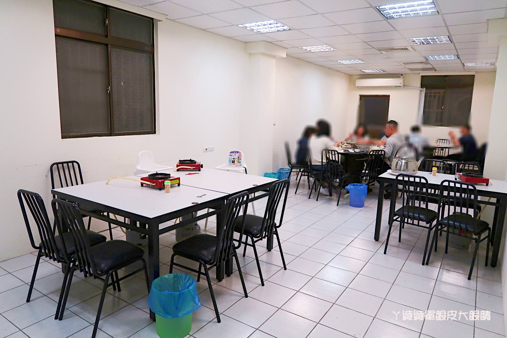 新竹宵夜美食推薦《二月牌沙茶爐》!年輕老闆服務親切,海鮮塔火鍋一鍋多重享受,內有隱藏菜單