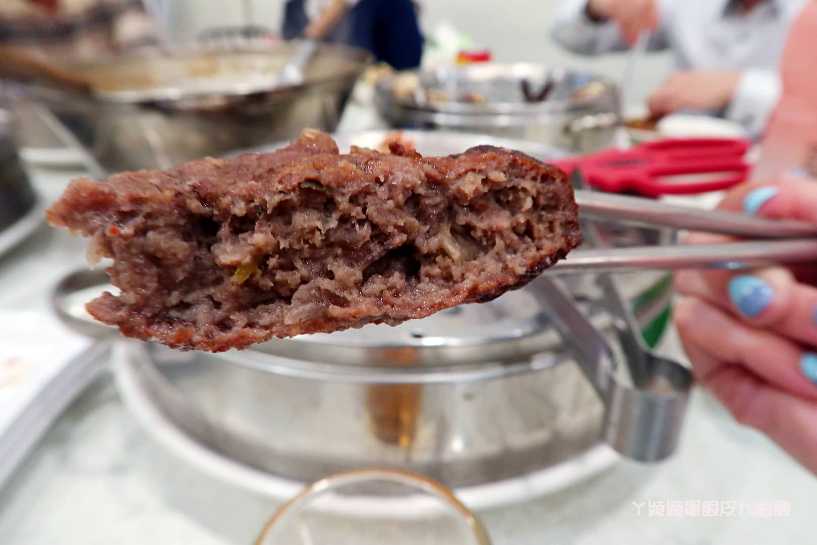 新竹宵夜美食推薦《二月牌沙茶爐》!年輕老闆服務親切,海鮮塔火鍋一鍋多重享受,內有隱藏菜單