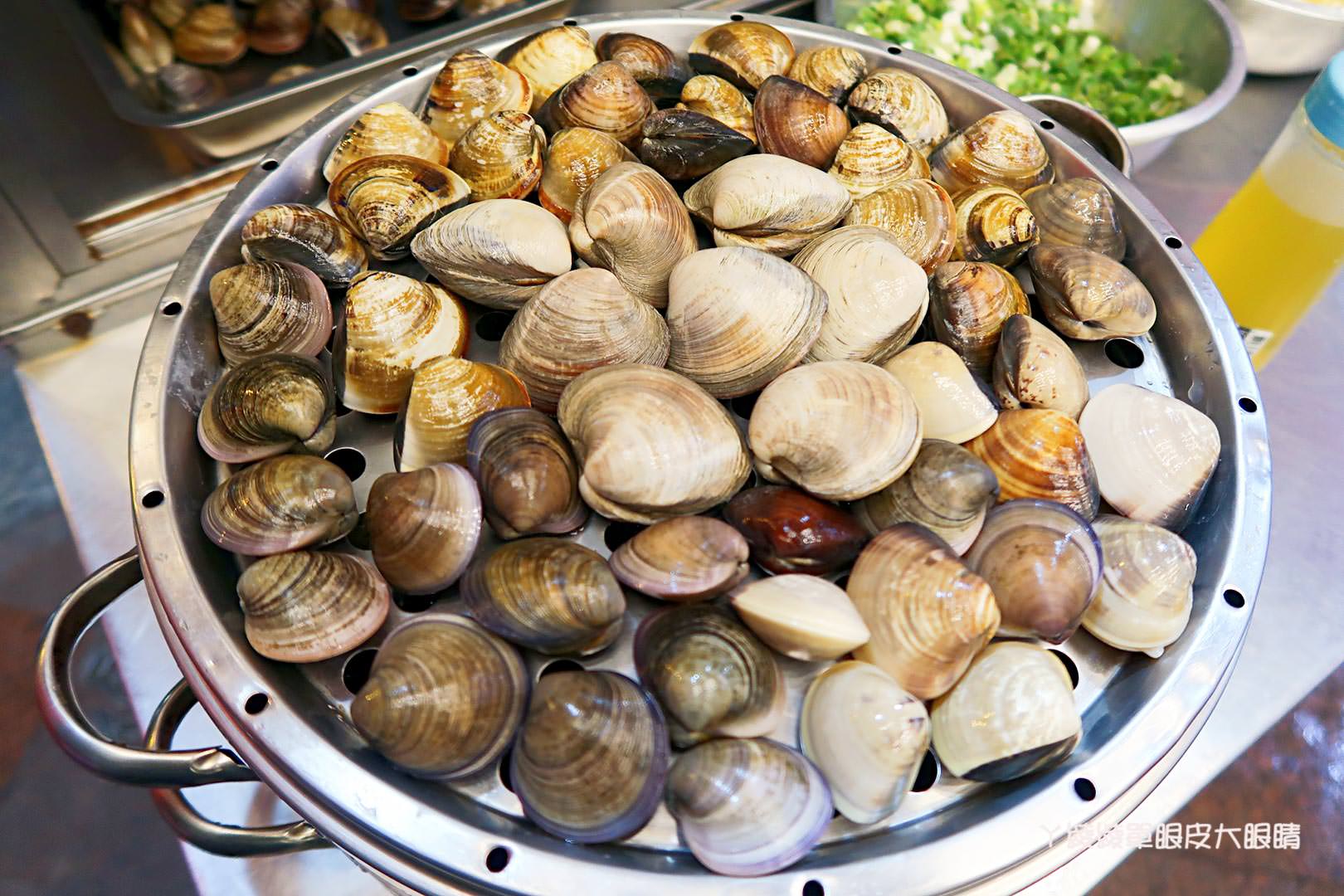 新竹宵夜美食推薦《二月牌沙茶爐》！年輕老闆服務親切，海鮮塔火鍋一鍋多重享受，內有隱藏菜單