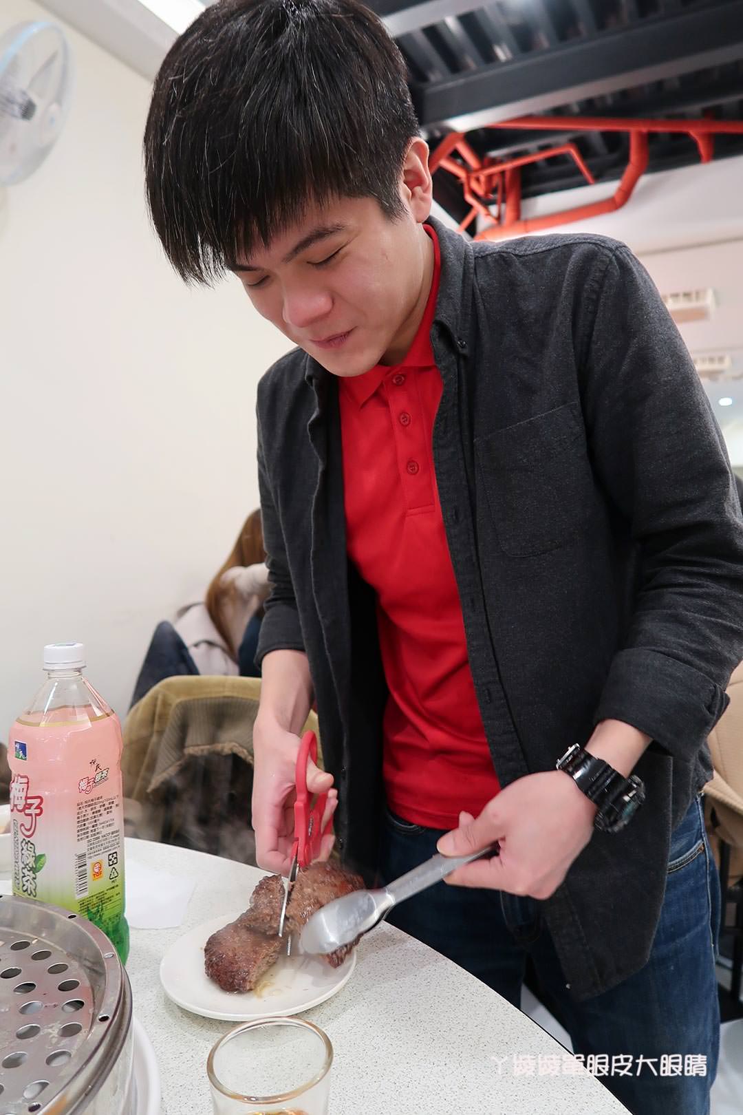 新竹宵夜美食推薦《二月牌沙茶爐》！年輕老闆服務親切，海鮮塔火鍋一鍋多重享受，內有隱藏菜單