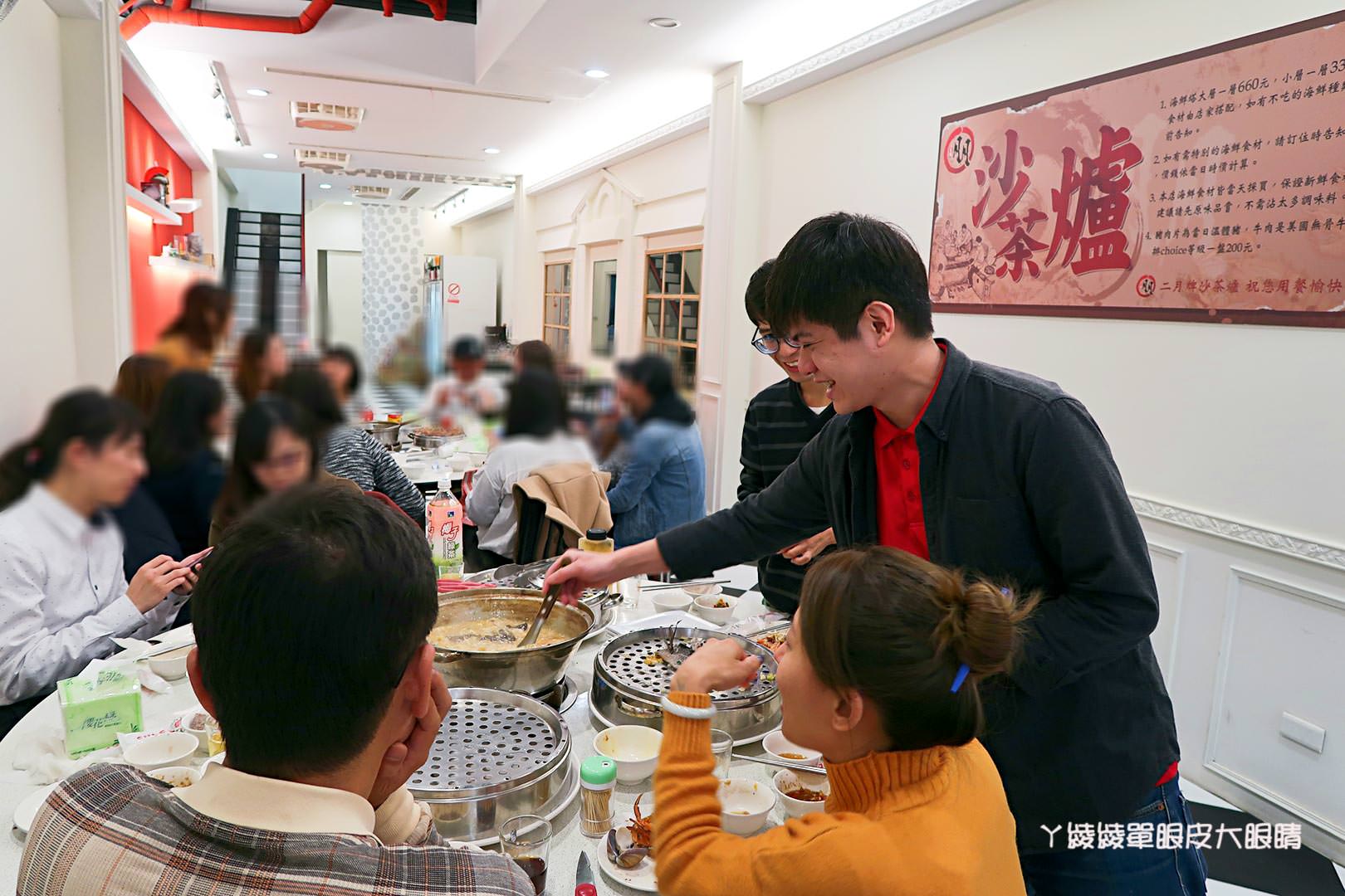 新竹宵夜美食推薦《二月牌沙茶爐》!年輕老闆服務親切,海鮮塔火鍋一鍋多重享受,內有隱藏菜單