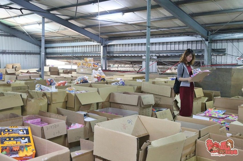 內行人都來這家！日用品.餐具.玩具.中秋烤肉用品全面批發價，不用低消就能買的批發工廠：金嘉鉎日用百貨批發全新升級2.0 - 熱血玩台南。跳躍新世界