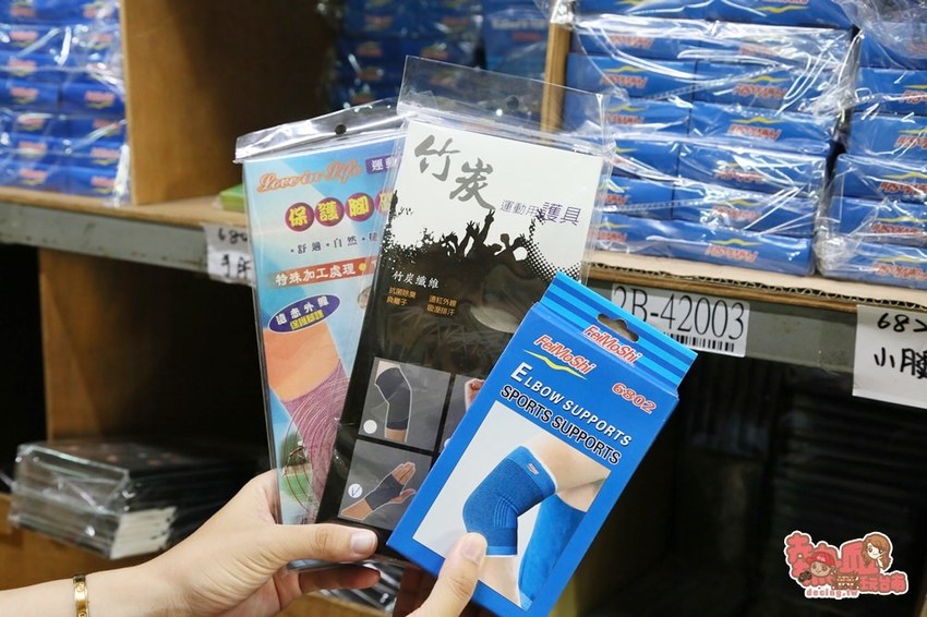 內行人都來這家！日用品.餐具.玩具.中秋烤肉用品全面批發價，不用低消就能買的批發工廠：金嘉鉎日用百貨批發全新升級2.0 - 熱血玩台南。跳躍新世界