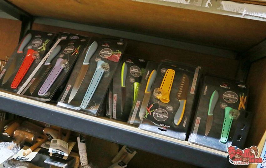 內行人都來這家！日用品.餐具.玩具.中秋烤肉用品全面批發價，不用低消就能買的批發工廠：金嘉鉎日用百貨批發全新升級2.0 - 熱血玩台南。跳躍新世界