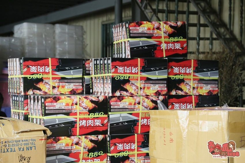 內行人都來這家！日用品.餐具.玩具.中秋烤肉用品全面批發價，不用低消就能買的批發工廠：金嘉鉎日用百貨批發全新升級2.0 - 熱血玩台南。跳躍新世界