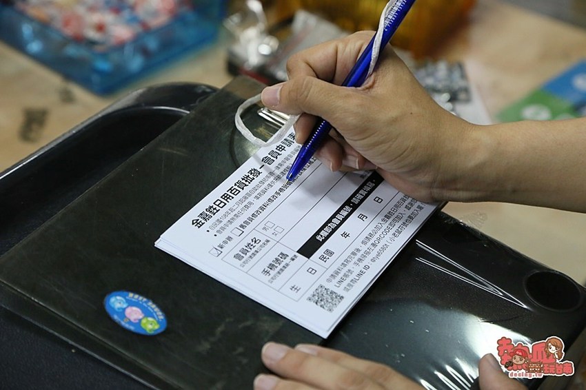 內行人都來這家！日用品.餐具.玩具.中秋烤肉用品全面批發價，不用低消就能買的批發工廠：金嘉鉎日用百貨批發全新升級2.0 - 熱血玩台南。跳躍新世界