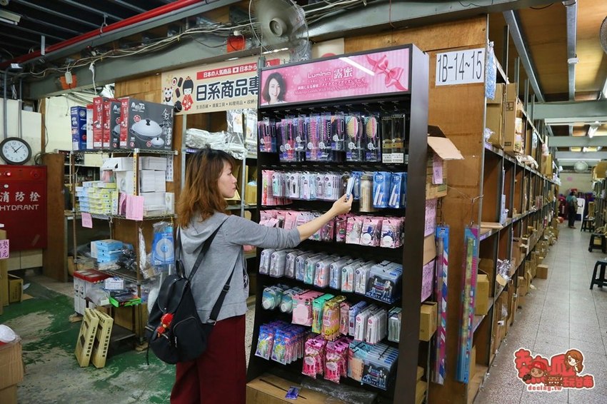 內行人都來這家！日用品.餐具.玩具.中秋烤肉用品全面批發價，不用低消就能買的批發工廠：金嘉鉎日用百貨批發全新升級2.0 - 熱血玩台南。跳躍新世界