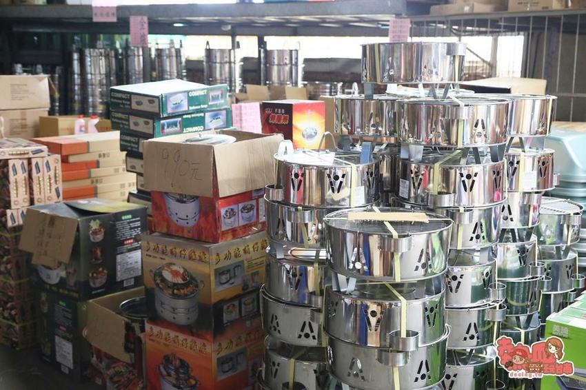 內行人都來這家！日用品.餐具.玩具.中秋烤肉用品全面批發價，不用低消就能買的批發工廠：金嘉鉎日用百貨批發全新升級2.0 - 熱血玩台南。跳躍新世界