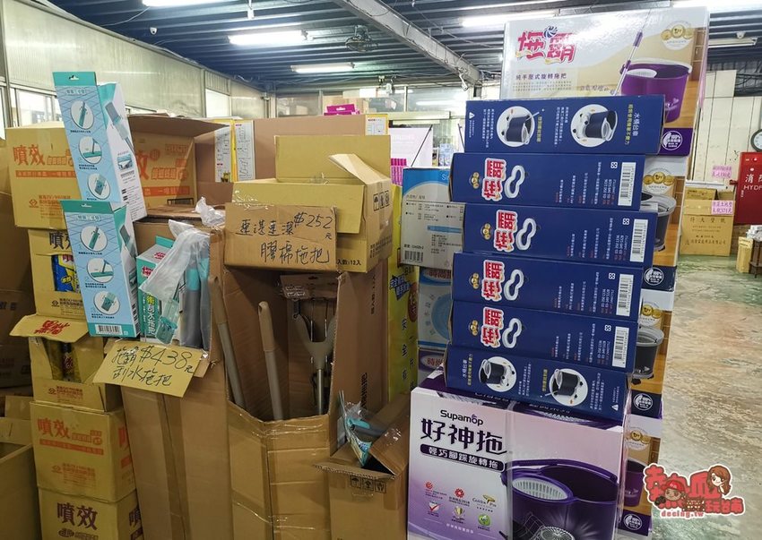 內行人都來這家！日用品.餐具.玩具.中秋烤肉用品全面批發價，不用低消就能買的批發工廠：金嘉鉎日用百貨批發全新升級2.0 - 熱血玩台南。跳躍新世界