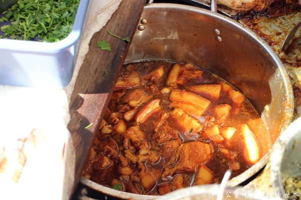 刈包:三重排隊人氣美食【無店名刈包】三重小吃/四神湯/食尚玩家介紹/尾牙刈包