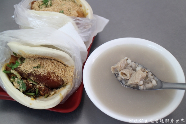 刈包:三重排隊人氣美食【無店名刈包】三重小吃/四神湯/食尚玩家介紹/尾牙刈包