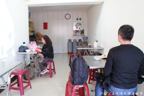 刈包:三重排隊人氣美食【無店名刈包】三重小吃/四神湯/食尚玩家介紹/尾牙刈包