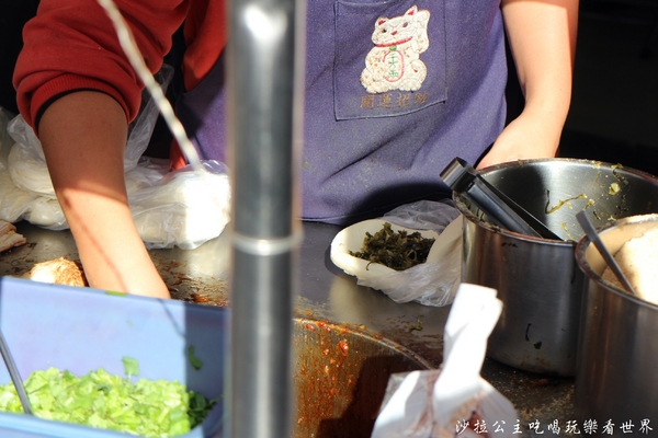 刈包:三重排隊人氣美食【無店名刈包】三重小吃/四神湯/食尚玩家介紹/尾牙刈包