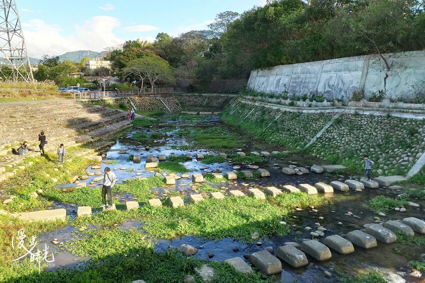 桃園景點／大平紅橋－百年糯米橋！龍潭典雅五拱紅橋，臺灣歷史建築百景之一