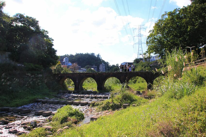 【桃園市龍潭景點】太平紅橋~漫步全國歷史百大建築 - 旅遊夜市趴趴走