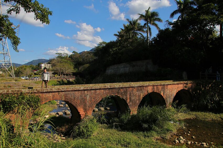 【桃園市龍潭景點】太平紅橋~漫步全國歷史百大建築 - 旅遊夜市趴趴走