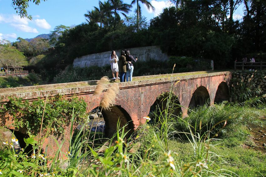 【桃園市龍潭景點】太平紅橋~漫步全國歷史百大建築 - 旅遊夜市趴趴走