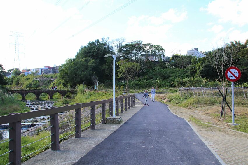 【桃園市龍潭景點】太平紅橋~漫步全國歷史百大建築 - 旅遊夜市趴趴走