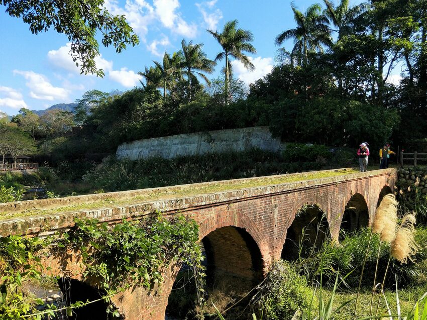 【桃園市龍潭景點】太平紅橋~漫步全國歷史百大建築 - 旅遊夜市趴趴走