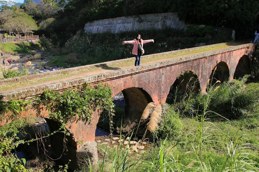 【桃園市龍潭景點】太平紅橋~漫步全國歷史百大建築 - 旅遊夜市趴趴走