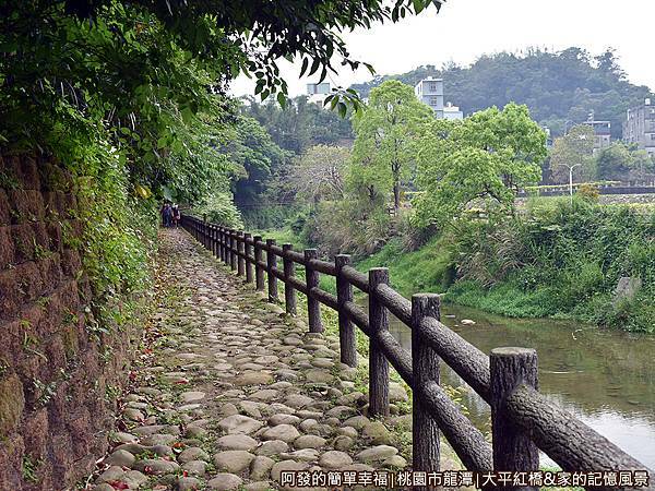 大平紅橋14-溪畔石子步道.JPG